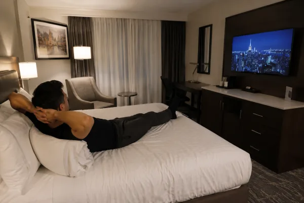 Cobro por televisores en habitaciones de hoteles